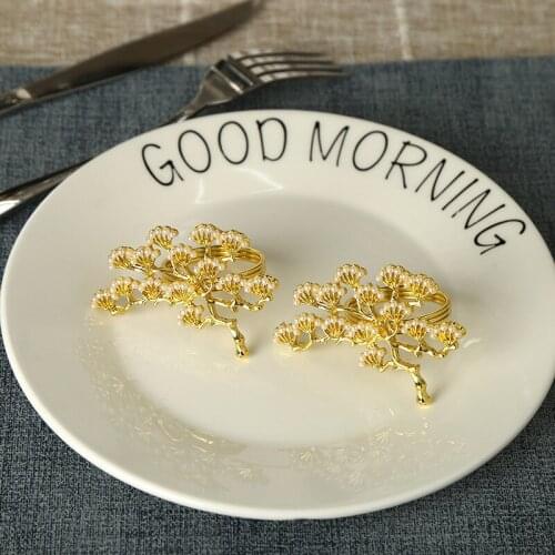 4PCS/Metal golden creative pine napkin ring is used for western food hotel wedding banquet and other party table decorations