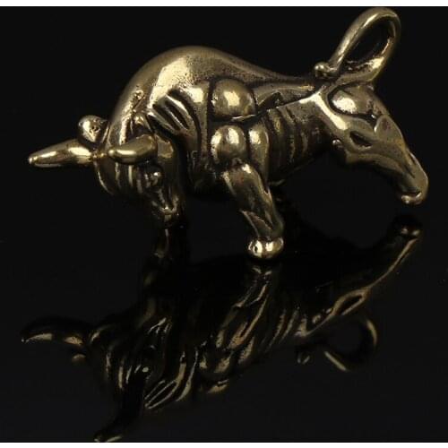Mini Portable Retro Brass Wall Street Bull Statue Sculpture Hand Toy Gift Keychain Ornament Home Office Desk Decorative Ornament
