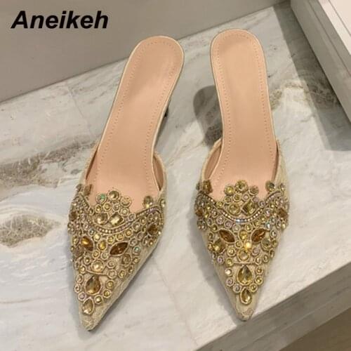 Aneikeh Shoes With Medium Heels