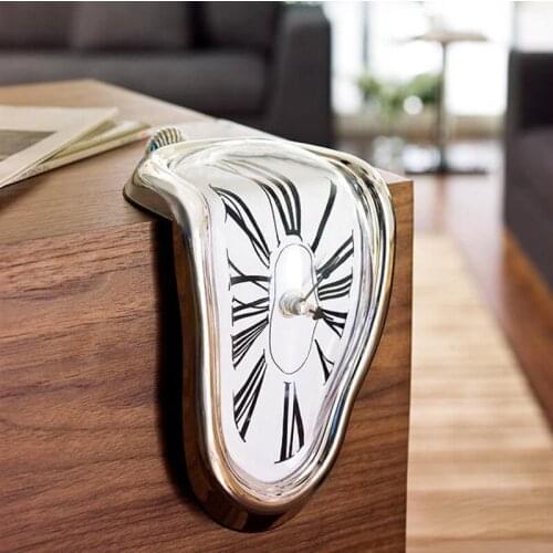 2021 Creative Seat Twisting Clock Melting Table Clock Right Angle Retro Deformation Roman Numerber Clocks Office Home Decor