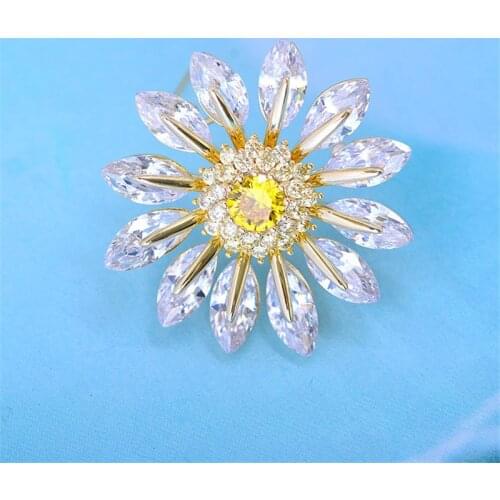 OKILY Graceful AAA Cubic Daisy Brooch Pin Bridal Charm Simple Flower Brooches for Women Fashion Shawl Ornament Jewelry