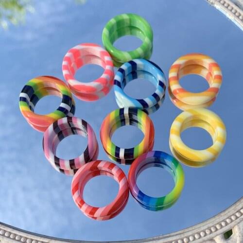 2021 Fashion Colorful Acrylic Resin Rainbow Layer Striped Ring For Women Geometric Round Couple Finger Ring Party Jewelry Gift