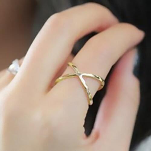 2021 fashion of the new X thermal model of finger gelenke women surrounding three-dimensional hollow ring cross hot fashion in