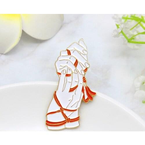 Creative Fashion Bundled Artistic Behavior Brooch Enamel Pin Handshake Hands Tied Wild Gestures Badge Jewelry for Women friends