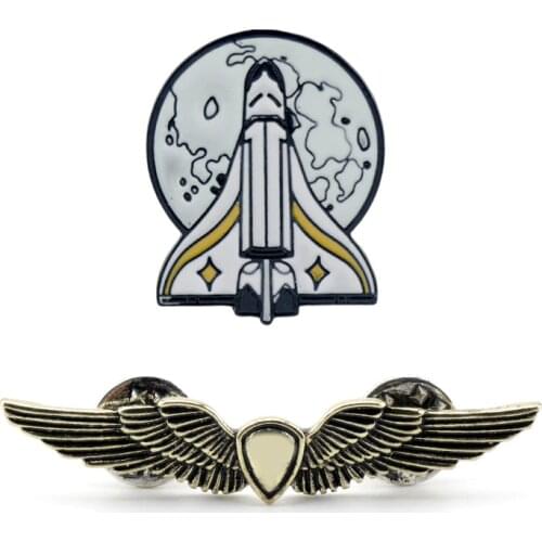 The Last Of Us Part 2 Brooch Ellie Backpack Pins Gold Shield Wings Rocket Spaceship Badge Brooches For Fans Game Jewelry Gift