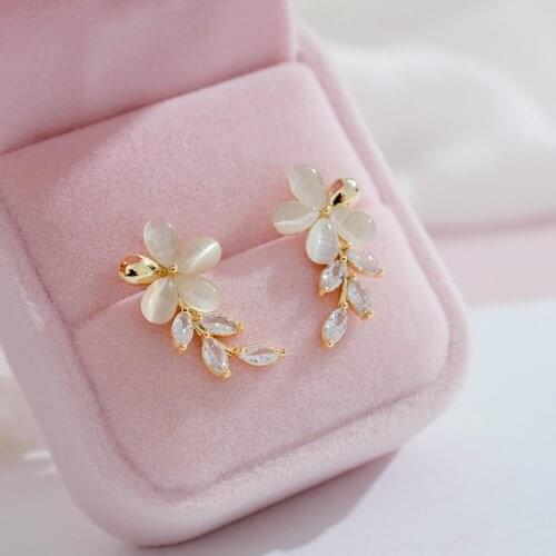 Sweet Girl Flower Earrings 2020 New Net Red Temperament Petal Crystal Earrings Womens Wholesale Wholesale Brinco Masculino