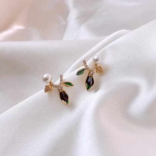 Korean Girl Earrings Fashion New Style Simple And Versatile Small Leaf Crystal Womens Earrings Wholesale Sales Accessories