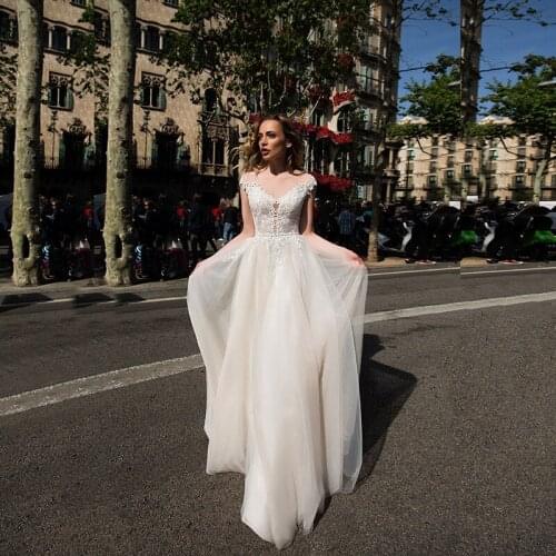 Latest Arrival Charming Lace Cap Sleeves Bridal Wedding Gowns Illusion Boat Neck Wedding Dresses for Bride Sheer Buttons Back