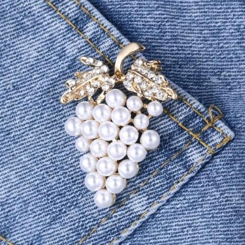 Elegant Women Faux Pearl Rhinestone Grapes Brooch Pin Dress Scarf Accessory