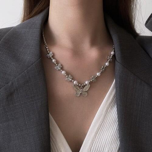 U-Magical Fashion Imitation Pearl Butterfly Pendant Necklace for Women Statement Silver Color Metallic Beaded Necklace Jewelry