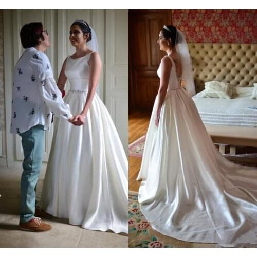 Simple Satin Bohemain Wedding Dresses Sexy Backless A Line Crystal Beaded Bridal Dress Beach Wedding Gowns Vestidoe De Noiva