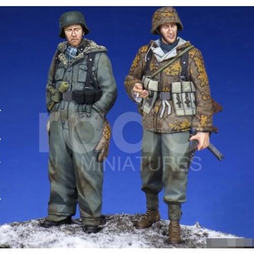 2 resin soldiers 1:35