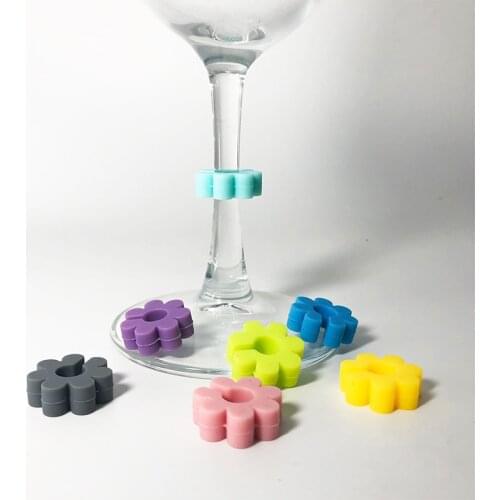 8Pcs Wine Glass Charm Identification Cup Tag Delicate Silicone Flower Drink Marker