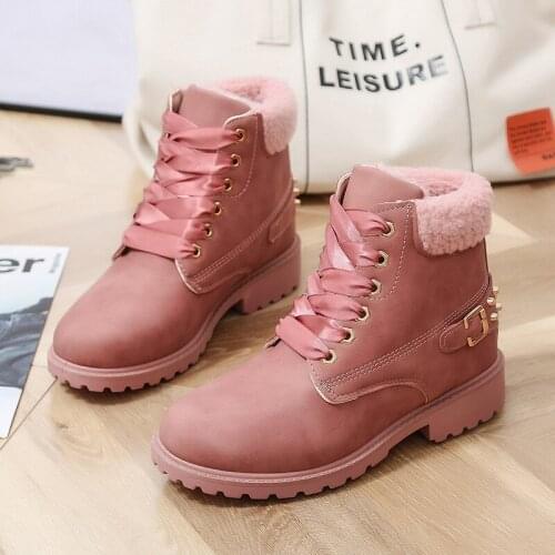 Winter Classic Womens Boots In The Tube with Snow Boots 42 Yards Velvet Warm Womens Boots Martin Boots Rivet Womens Shoes