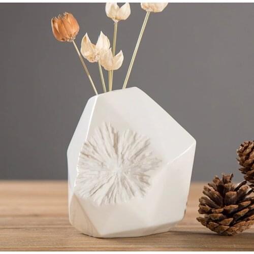 Crystalline Shape Ceramics Flower Vase Decorative Porcelain Facets Pitcher Novelty Homeware Gift Craft Embellishment Accessories