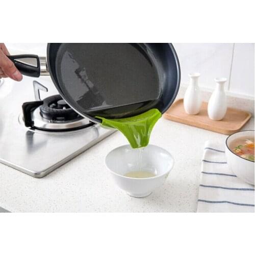 1PC Anti-spill Silicone Slip On Pour Soup Spout Funnel for Pots Pans and Bowls and Jars Kitchen Gadget Tool OK 0258