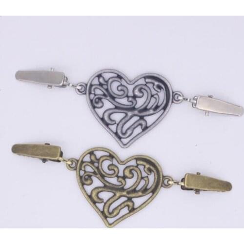 1Pcs Retro Heart Pattern Plating Metal Sweater Cardigan Collar Clip Buckles Buttons For Clothing Decoration Garment Hooks