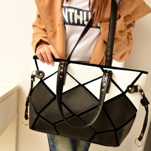 New 2020 Women 's Shoulder Bag Big Bag Trendy Fashionable Women 's Bags Summer European and American Large Capacity Trendy Korea
