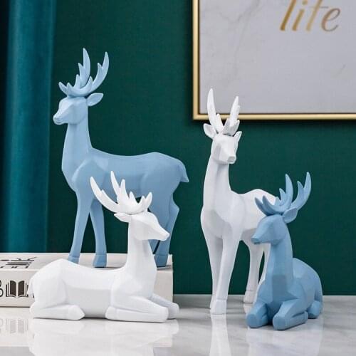 2Pcs Resin Sculpture Elk Deer Statue Tabletop Ornaments Couple Deer Creative Gifts Modern Office Desktop Figurine Nice Ornament
