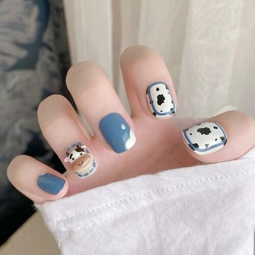 24Pcs 3D Little Cow Fake Nails Blue Glue Type Removable Short Paragraph Fashion Artificial Manicure Fully Covered Nail Decor