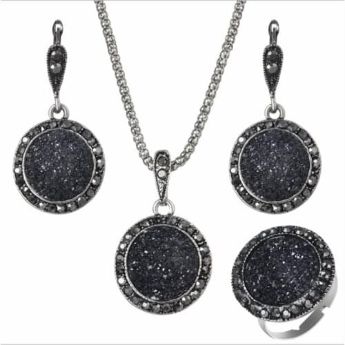 New Fashion Temperament Resin Crystal Necklaces for Women Black Crystal Necklace Earrings Ring Jewelry Set Wholesale