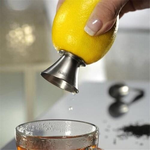 Classical Kitchen Accessories Gadgets Lemon Squeezer Pourer Screw Limes Oranges Drizzle Fresh Citrus Juice
