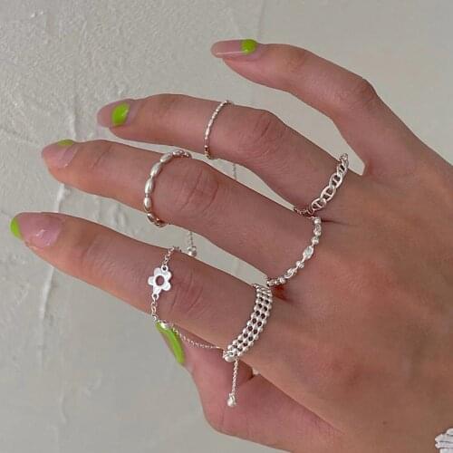 HUANZHI 2021 New Korean Exquisite Minimalist Ring Silver Colour Chain Hollow Flower Adjustable Rings for Women Girl Gifts