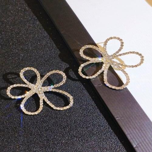 Simple Crystal Stud Earrings for Women Hollow Out Flower Female Shiny Rhinestone Earrings for Party Bridal Jewelry