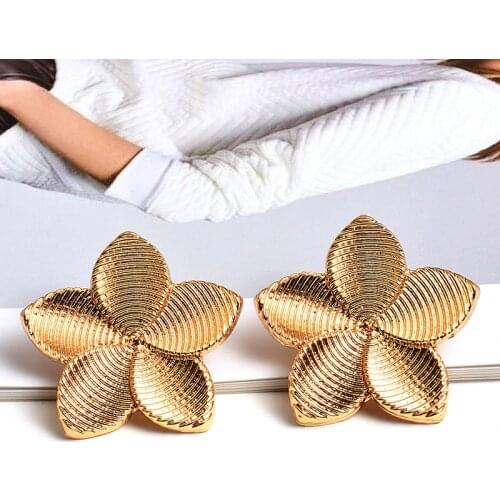 Wholesale Fashion Cute little earrings High-quality Gold Flower Metal drop earring New Jewelry Accessories For Women