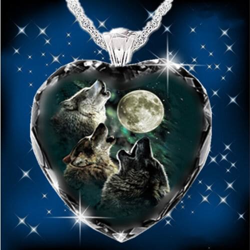 2021 New Men and Women Love Crystal Necklace Domineering Wolf Howling Art Photo Heart-shaped Glass Pendant Fashion Party Gift