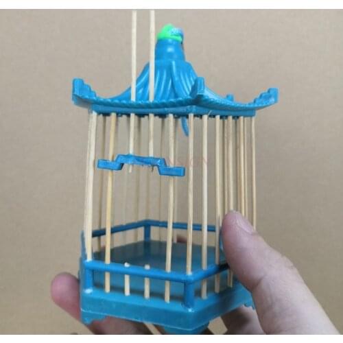 Exquisite Small Cute Insect Grasshopper House Cage Kids Outdoor Toy Keeping Feeding Cricket Children Gift Unisex Plastic 2021