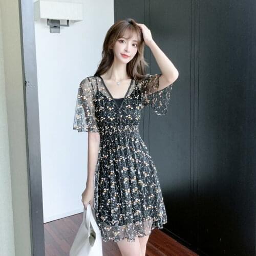 Mesh Dress 2021 Summer New Age Reduction Slim Temperament Design Sense of Minority Floral Suspender Skirt Two-piece Set