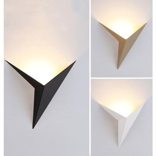 Modern Wall Lamp Minimalist Triangle Shape LED Wall Lamps Nordic Style Indoor Wall Lights Bedroom Living Room Lights Decoration