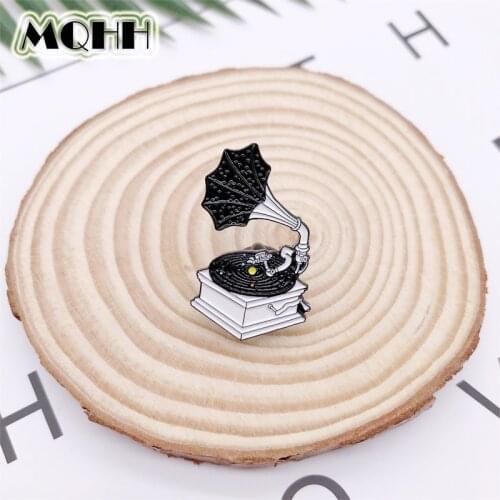 Creative Retro Gramophone Repeater CD Radio Enamel Brooch Alloy Badge Denim Clothes Bag Pins Cute Punk Woman Jewelry Gifts