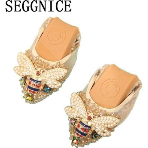 Plus Size Designer Crystal Woman Flat Shoes Bee Rhinestone Elegant 2019 Fashion Ladies Bling Women Soft Shoes Summer Female Shoe