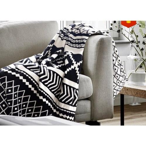White Black Blanket Knitted Soft Portable Wearable Sofa Office Nap Throw Blanket for Adults Thread Yarn Dyed Geometric Blanket