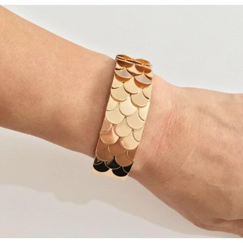 Ladies Personality Bracelet Open C-Shaped Metal Sequin Bracelet Exquisite Shiny High-Quality Fashion Jewelry Music Party Dance