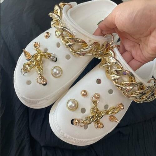 Luxury Croc Charms Fashion Shoe Charms Chain Rivets Clogs Charms Cool Shoe Decoration Removable Shoe Accessories for Croc JIBZ