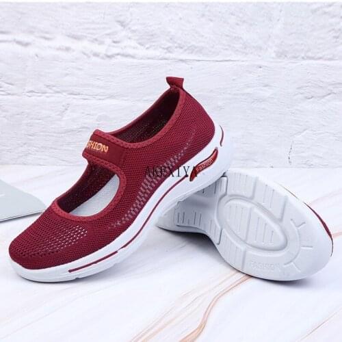 Womens Cloth Shoes 2021 New Spring and Summer Fashion Womens Soft Sole One-step Walking Shoes Ultra Light Mother Shoes