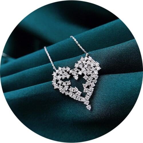 Huitan Fashion Luxury Heart Shaped Pendant Necklace for Wedding Stylish Womens Accessories Party Love Gift Statement Necklaces