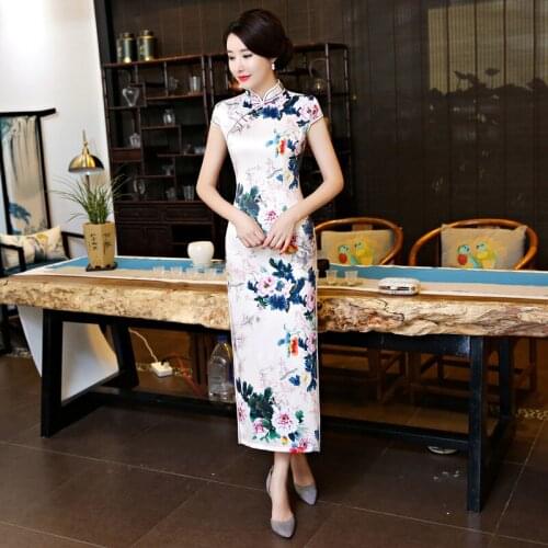 2020 New White Short Sleeve Chinese Women Traditional Dress Silk Satin Cheongsam Sexy Long Qipao Flower Wedding Dress Size M-3XL