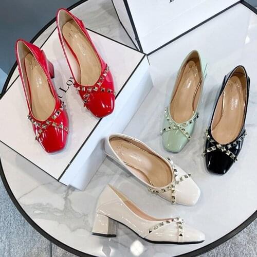 Plus Size 35-43 Women Pumps Rivets Dress Shoes Patent Leather Office Shoes Female Medium Heels Boat shoes zapatos mujer 8195G