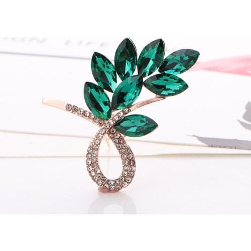 Brooch new Fashion beauty Women gold Zinc Alloy crystal exquisite flower pins lady hot sale party Christmas Gift girls man