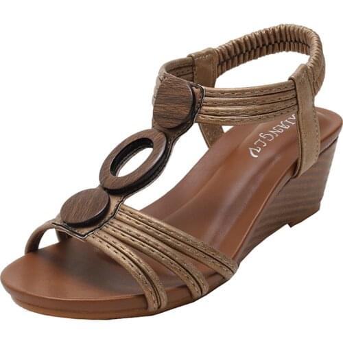 Bohemian national style Summer 2020 new European casual shoes soft soles for mom plus-size retro Roman Beaded Lady sandals