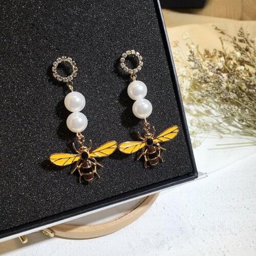 Korean Design Cute Crystal Pearl Drop Earrings With Yellow Enamel Bee Dangle Earrings For Women Party Gifts
