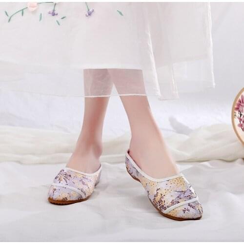 Retro Chinese Silk Embroidered Ladies Mules Shoes All Seasons Comfort Women Old Beijing Flat Slides Slippers
