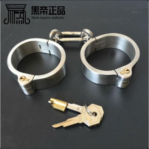 Black SM stainless steel new handcuffs, latch locks open, hot money, male sex toys
