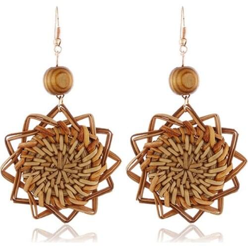 YAOLOGE Wooden Straw Weave Rattan Knit Vine Flowers Earrings For Women Hollow Flora African Woman Wooden Pendant Earrings 2019