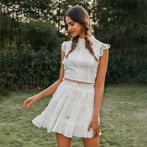 Simplee Sleeveless sexy women crop top O neck hollow out lace tank tops camis Holiday spring summer ladies white camisoles 2020