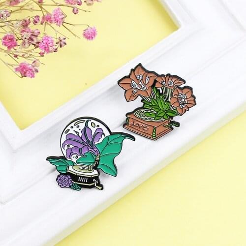 Retro music box Enamel Brooch Crystal ball flower Pronunciation box Lapel Pin Backpack punk custom Badge